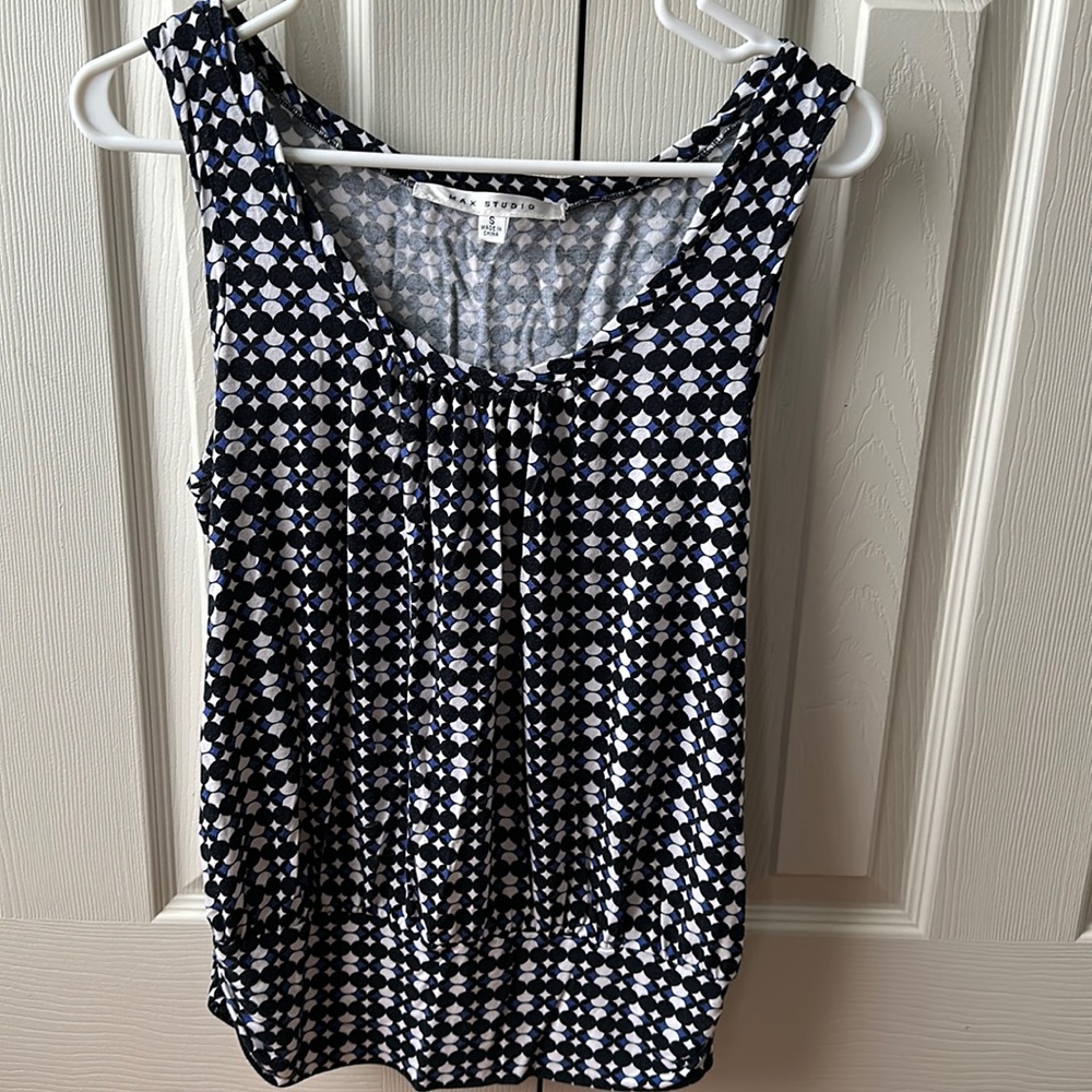 Max Studio Black, Blue and White shell